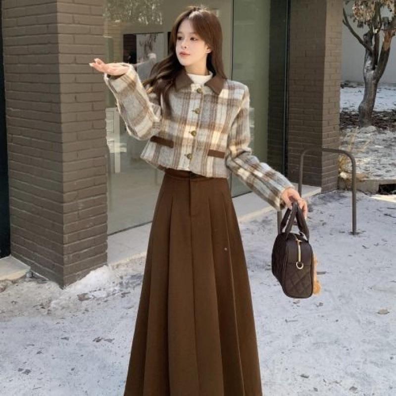 Women's 2024 Fashion: Two-Piece Wool Coat & Pleated Skirt Ensemble for Autumn/Winter