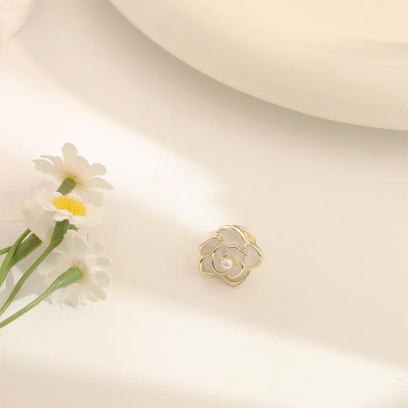 

Vintage Camellia Niche Design Brooch Women s Needle Buckle Versatile Decorative Accessories Scarf Coat Pin Brooch