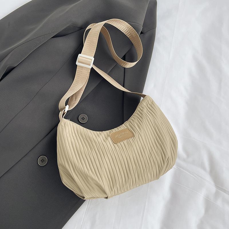 Large-capacity Spring and Summer Simple Shoulder Bag with Side Pocket for Carrying On The Shoulder or Across The Body Casually
