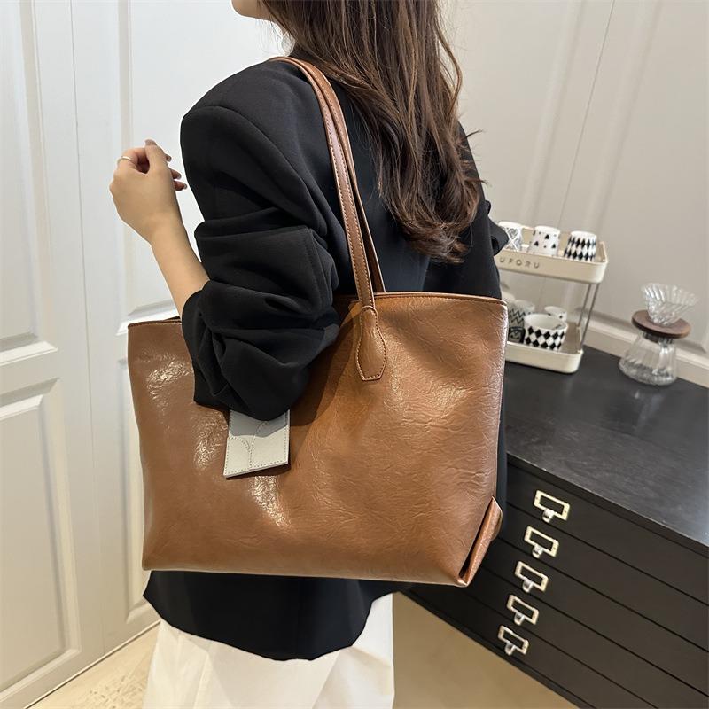 New Fashion Commuter Handbag Niche High-end Feeling Shoulder Underarm Bag Going Out Large Capacity Tote Women's Bag