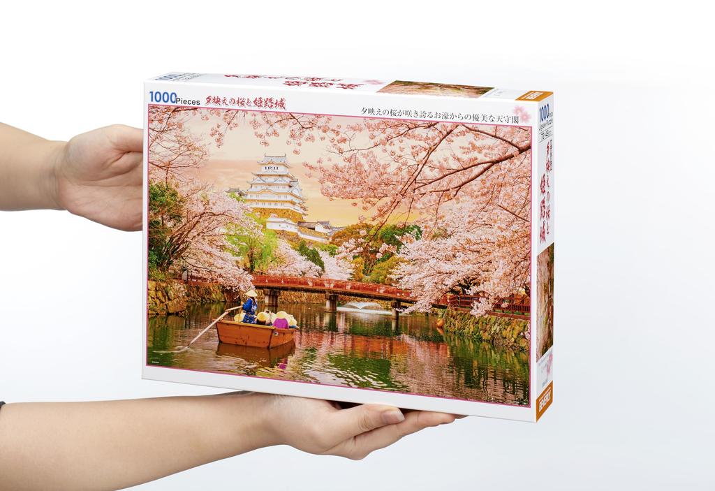 [Made In Japan] Beverly 1000-Piece Jigsaw Puzzle: Cherry Blossoms In the Evening Glow and Himeji Castle (49 X 72 Cm) 1000-080
