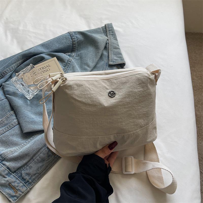 

Light casual niche messenger bag women s fashion 2025 trend new simple shoulder bag spring pillow bag
