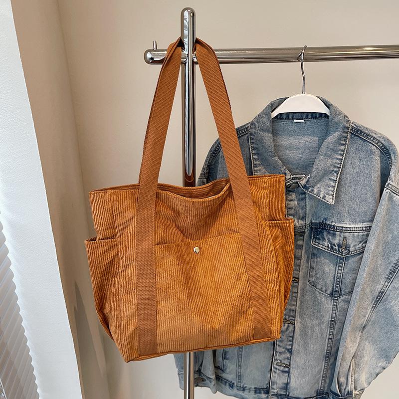 

Сумка-тоут большой вместимости для работы и выхода в свет осень 2025, иностранный стиль, литература и искусство, студенческая одежда, книжная сумка через плечо, сумка светло-коричневого