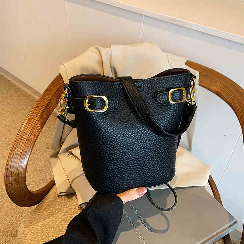 Retro Bucket Bag for Women   New Large Capacity Versatile Crossbody Bags Temperament Traveling Shoulder Bag