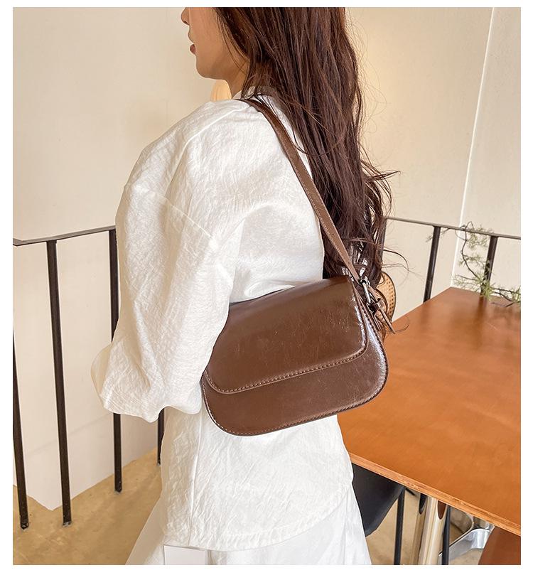 Damska Mała Kwadratowa Torba Crossbody 2024: Jednolity kolor, Teksturowany w stylu retro, Modny fason na ramię