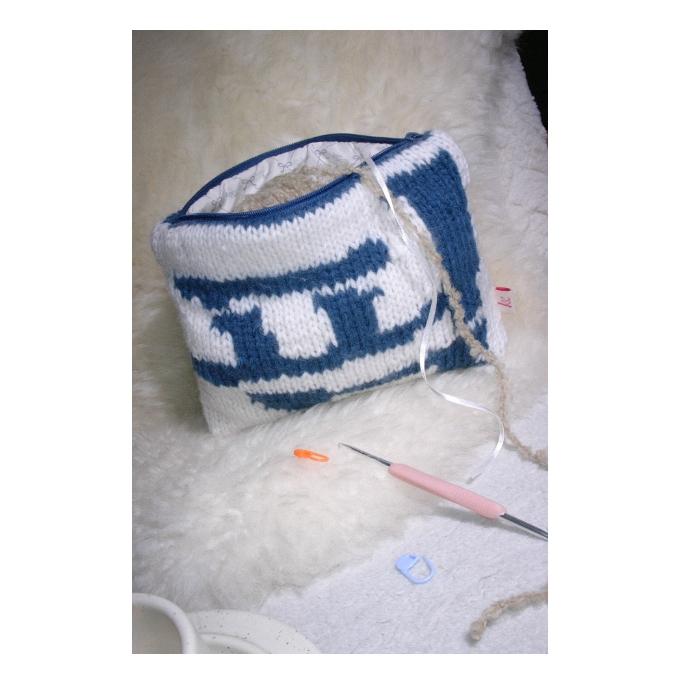 爆買い，得価 LE SSERAFIM [ FIM Pouch ] KKUROCHET MD / ポーチ