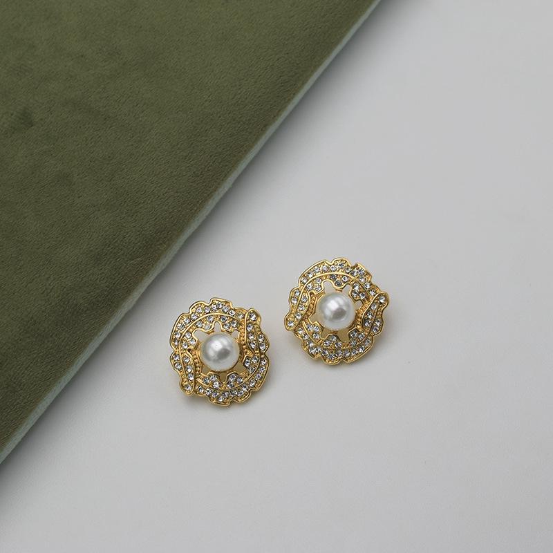 

Винтажный набор ожерелье и серьги из жемчуга и змеиной кости