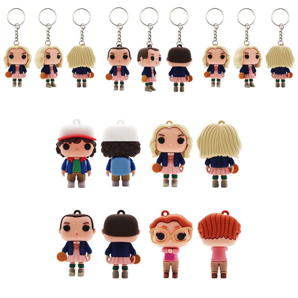 Cufundați-vă în lumea Stranger Things cu acest breloc din PVC!