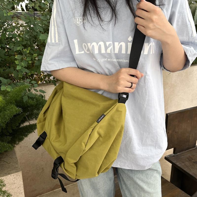 Fitness-Tasche Umhängetasche Japanischer Stil Schlicht und Vielseitig Große Kapazität für Pendeln Reisen Messenger Bag