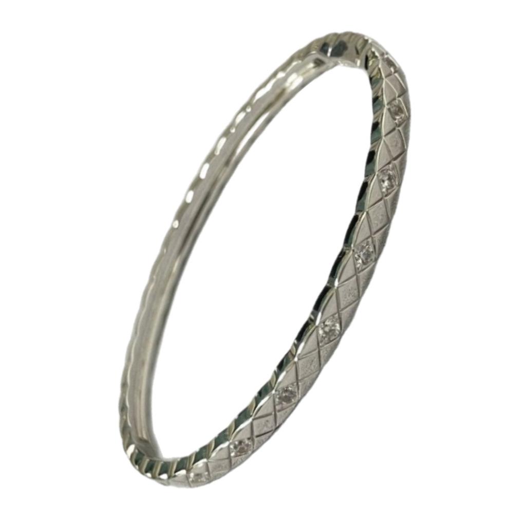 Rhombus Pattern Titanium Steel Bracelet: European & American Narrow Version, No-Fade, Diamond Inlaid, Cold Style Fashion Accessory.