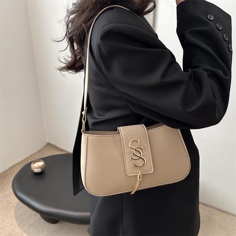 

Casual new solid color fashionable retro popular letter simple handheld underarm shoulder bag women темно-коричневого кольору