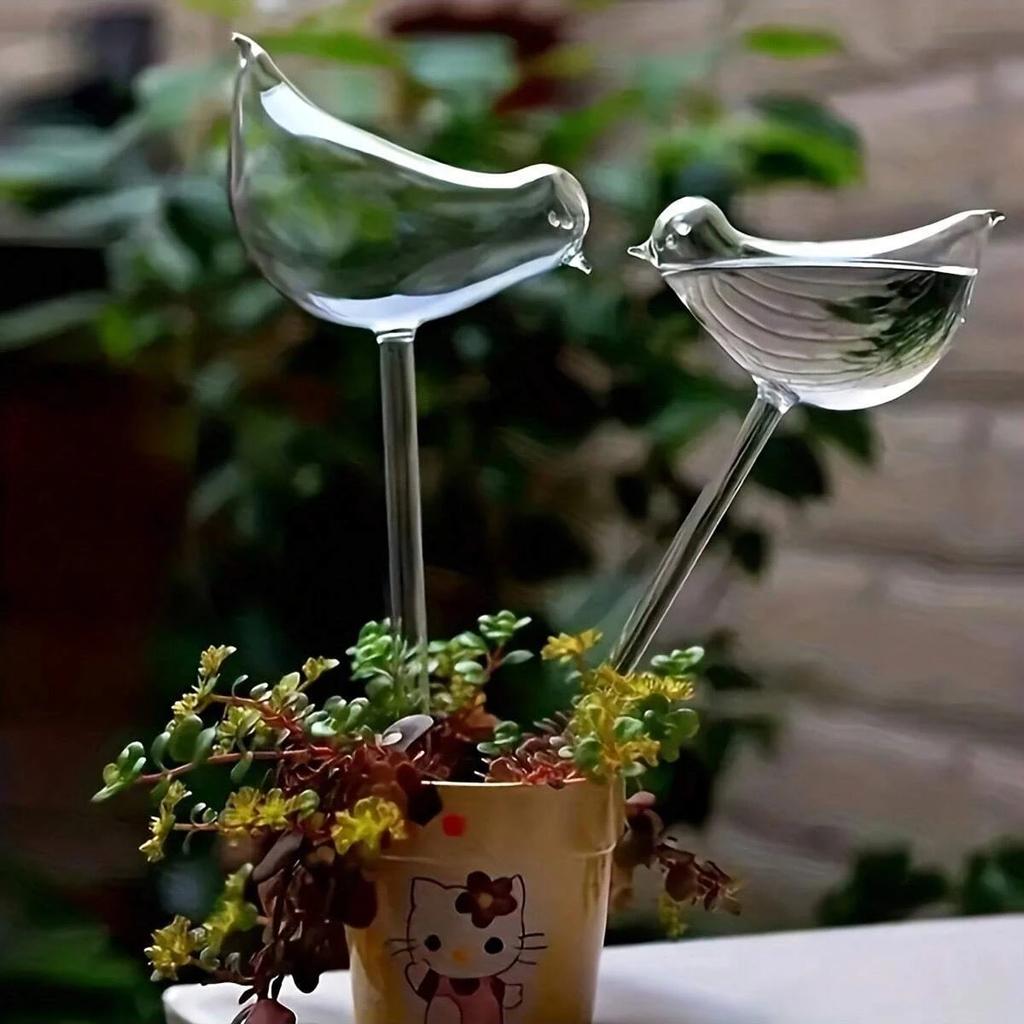 1 bird shaped transparent watering stake, 1 automatic watering device, used for watering plants, suitable for home gardening
