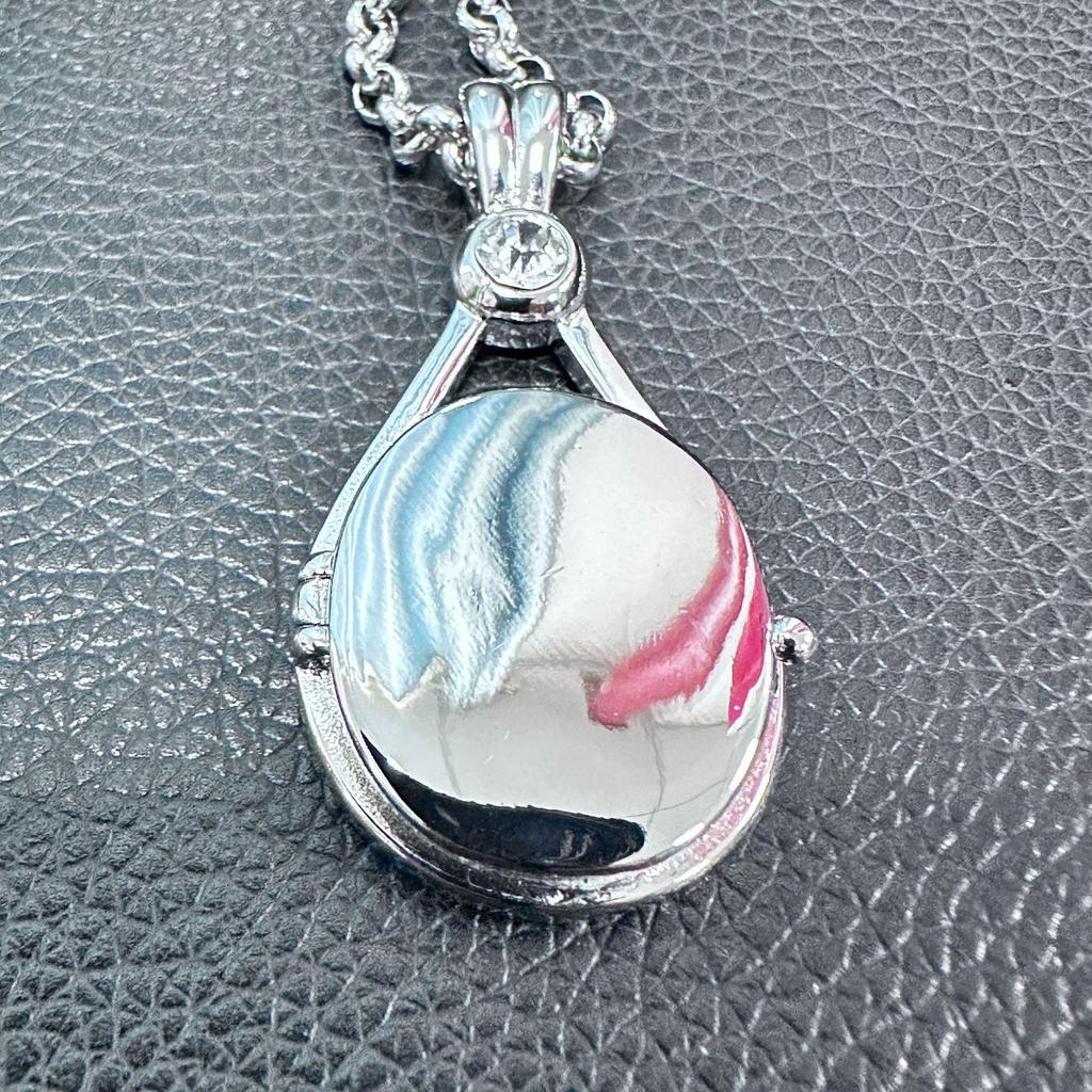 Red Sand Imprint Mermaid Shell Pendant Necklace