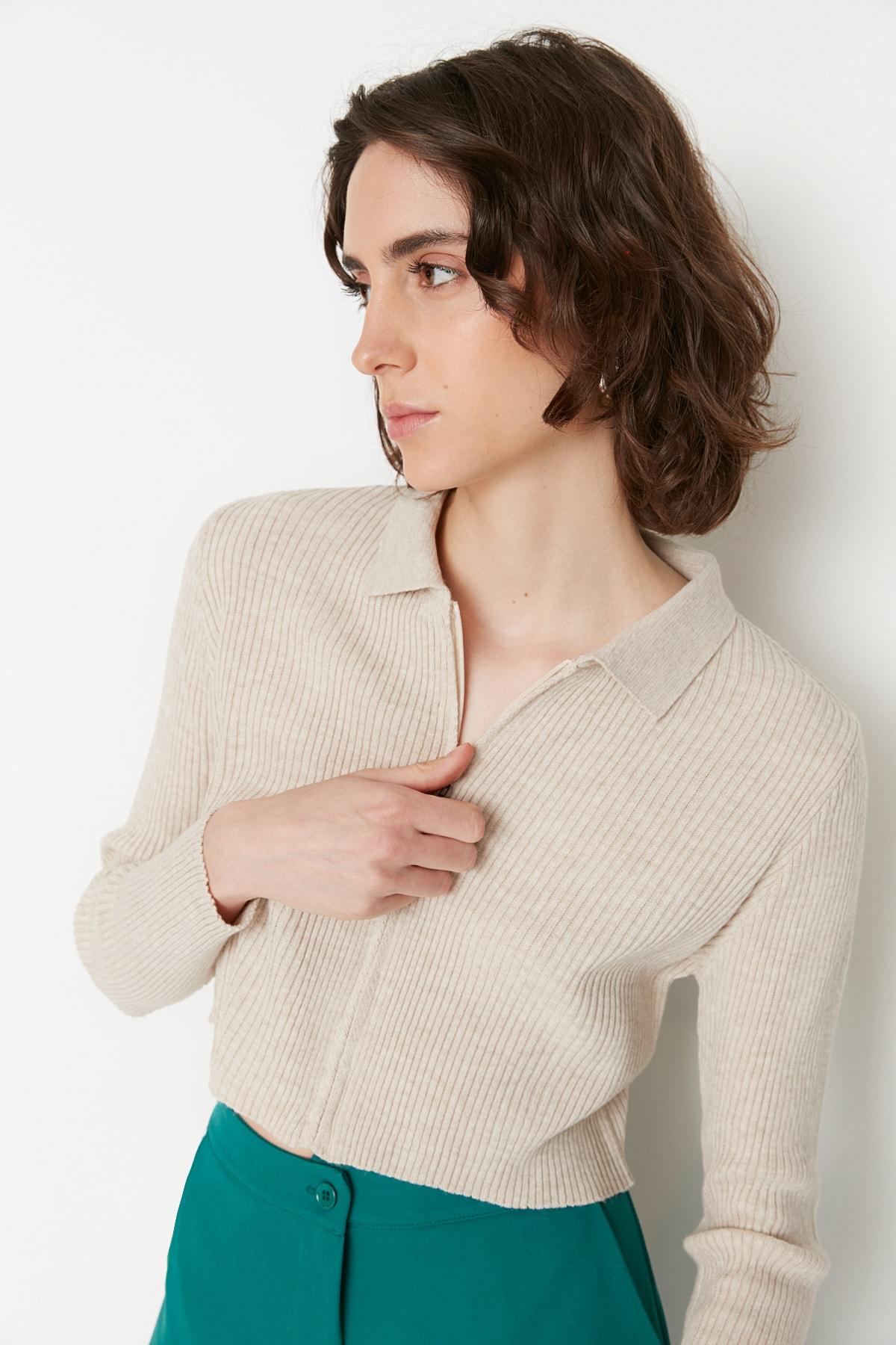 

Бежевый укороченный трикотажный кардиган на молнии TWOAW21HI0154..