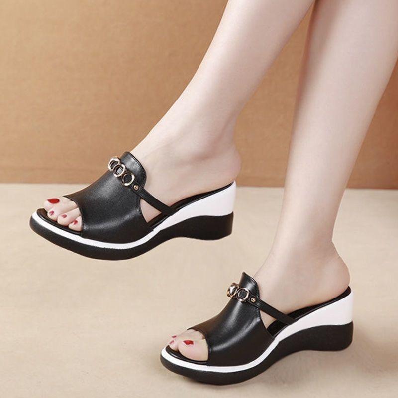 

Летние новые тапочки для женщин на толстой подошве, верхняя одежда, увеличивающая рост, женские тапочки, мода на среднем каблуке 40