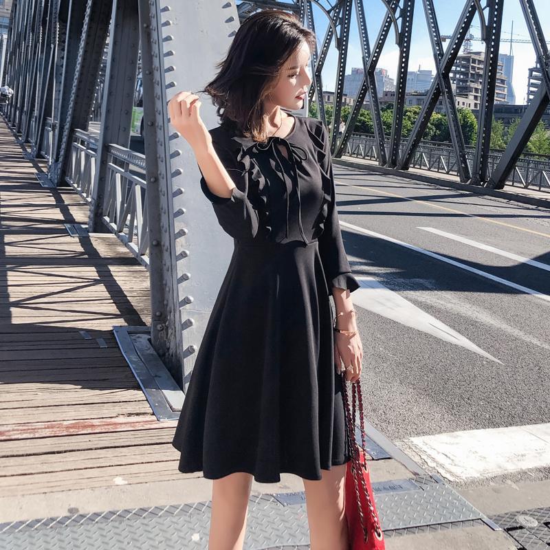 Autumn new temperament slim and thin ruffle edge bottom a word dress design Hepburn little black dress