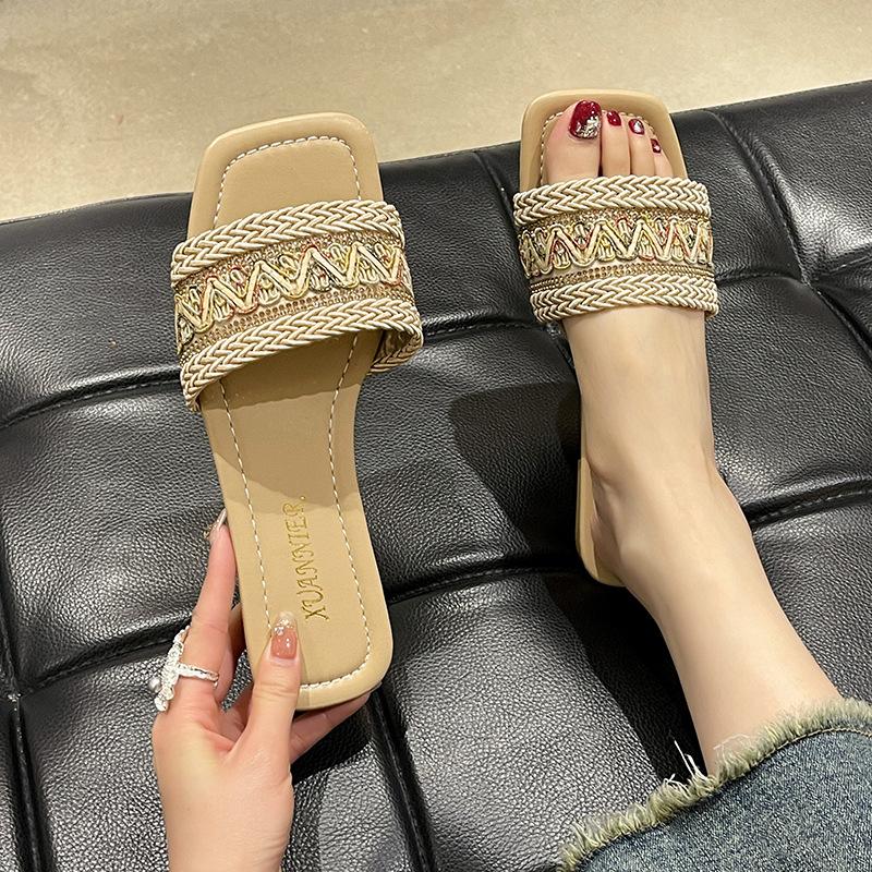 Girl flat bottom one-word drag year summer new models go out retro ins trendy temperament versatile large size slippers women