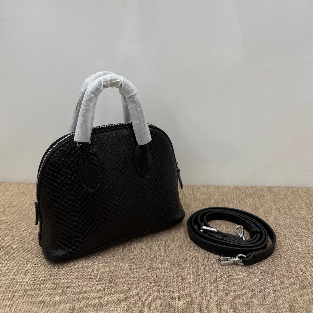 Hand Carry Mini Shell Bag 2026 New Versatile Snake Pattern Cowhide Bowling Bag Genuine Leather Shoulder Messenger Bag Small Bag