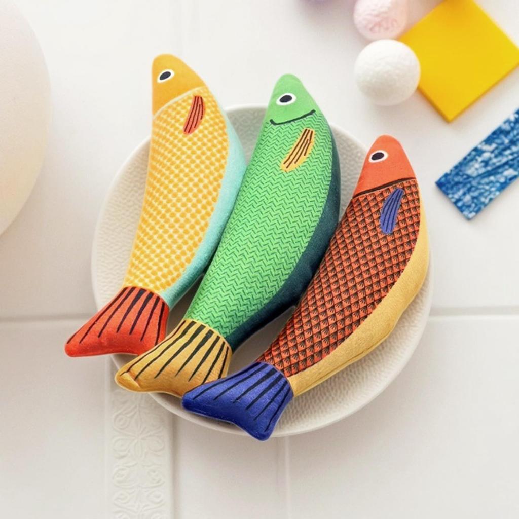 Seiunn Cat Toys, Catnip Toys, Chew Toys, Plush Toys for Cats, Solitary Play, Stress Relief, Exercise, Claw Polisher, Fish-Shaped, with Catnip, Set of