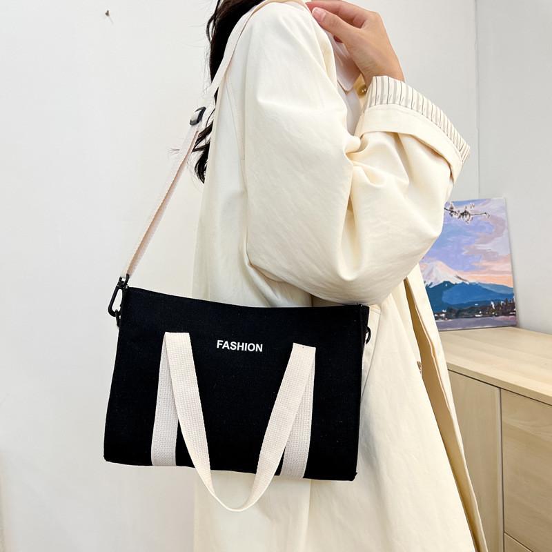 Trendy Large Capacity Shoulder Bag With Beautiful Design And Soft Fabric For Daily Fashion