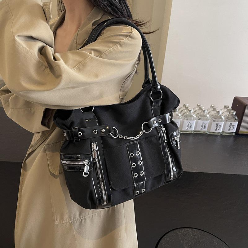 Dark Heavy Industry Rivet Tote Bag Niche Design Large Capacity Lattice One Shoulder Crossbody Bag Trend Locomotive Bag