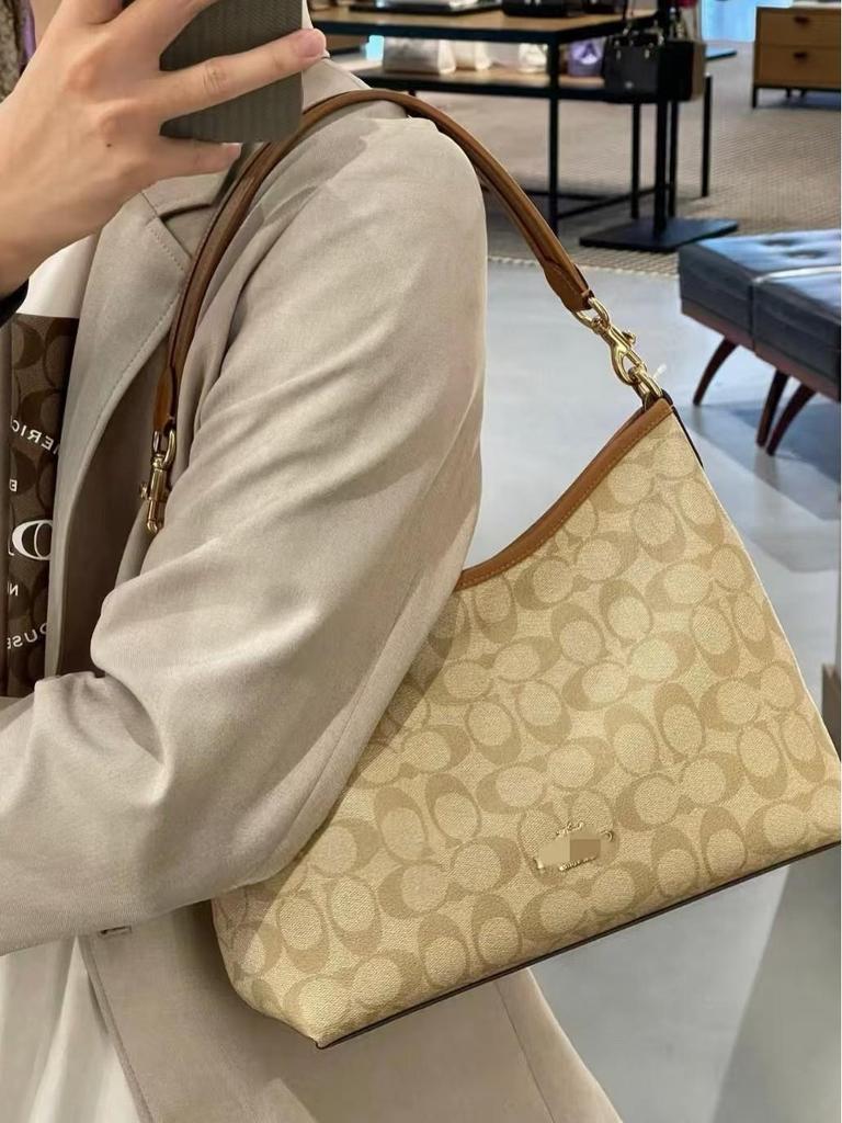 Coach Laurel Hobo Bag: Versatile, Large-Capacity Shoulder, Crossbody, and Handbag for Women.
