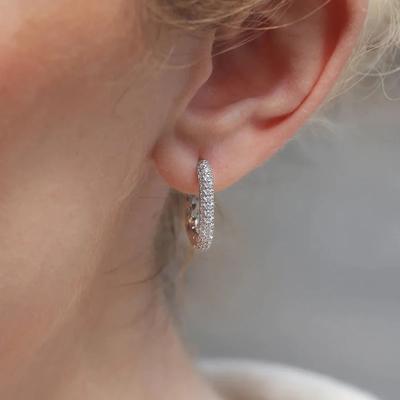 Boucles d'oreilles créoles simples et élégantes Huitan, mini-boucles d'oreilles en zircone cubique, accessoires polyvalents et tendance pour femmes, bijoux brillants au quotidien