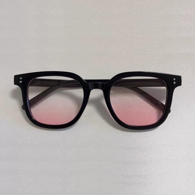 Gradient Blush Sunglasses Unisex Fashion Square Sunglasses Casual Anti-Glare Shades for Driving UV400 Trendy No Makeup Eyewear