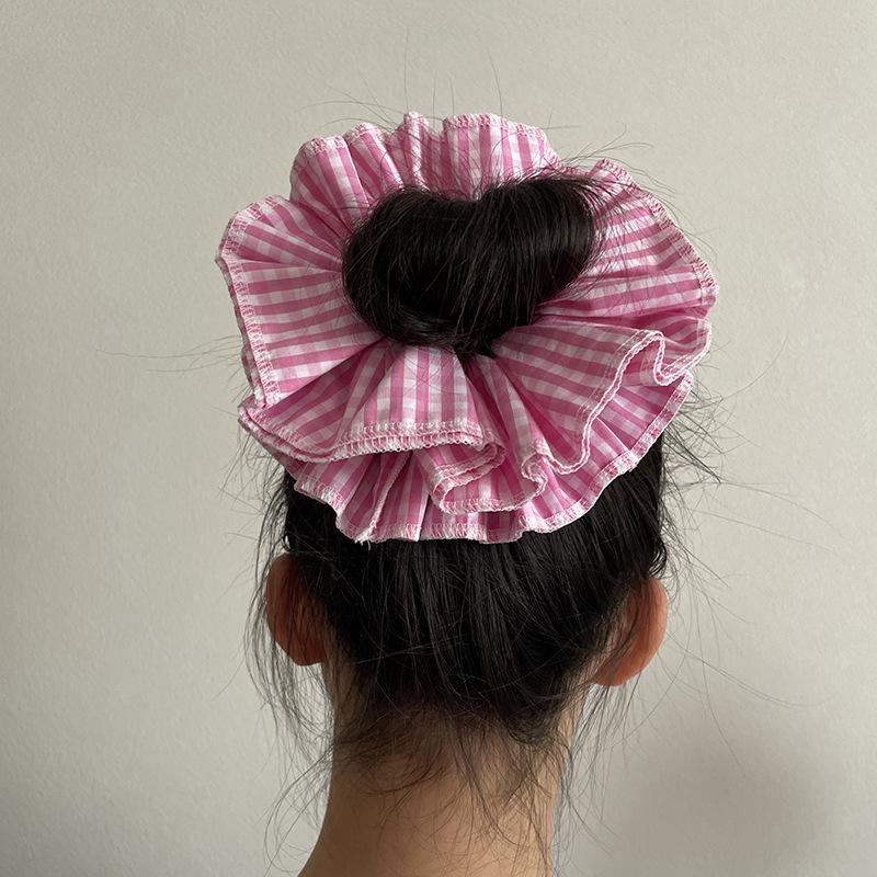 Zhao Lusi Doppellagiges Spitzenhaargummi – Französische Handarbeit, große Größe, Nischenstil