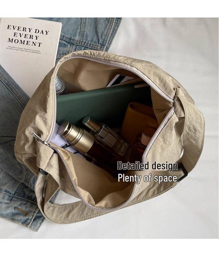 Japanese-Style Waterproof Nylon Dumpling Crossbody Bag: Sporty, Large-Capacity Tote for Men & Women, Ideal for Cycling & Relaxed Shoulder Wear.