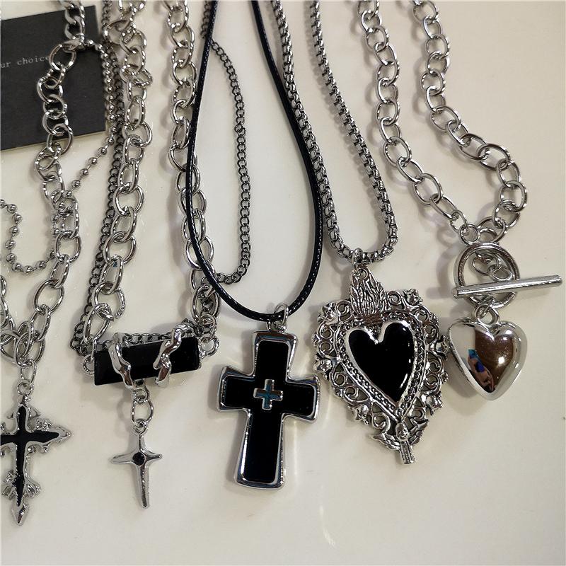 Punk Rock Black Heart Cross Pendant Chain Necklace For Men Women Cool Hip Hop Street Vintage 90s Y2K Grunge Goth Accessories