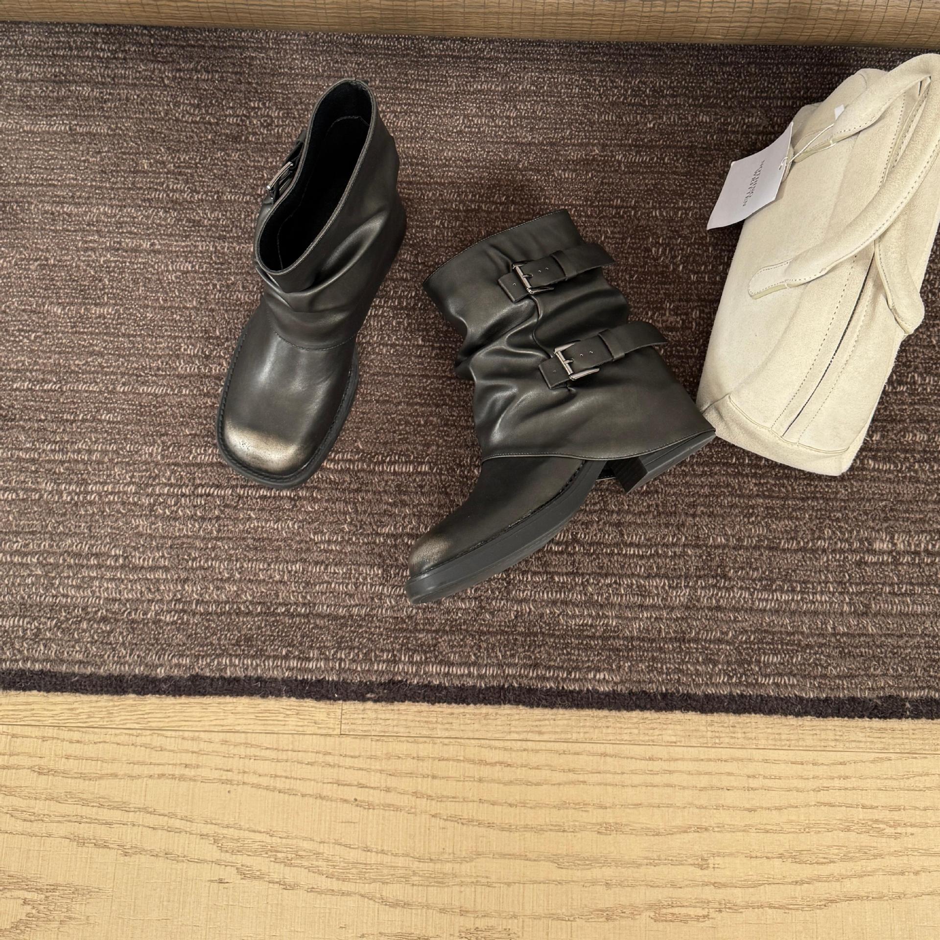 Niche retro pile boots women s 2025 autumn new belt buckle mid-tube western boots thick heel pleated knight boots 35