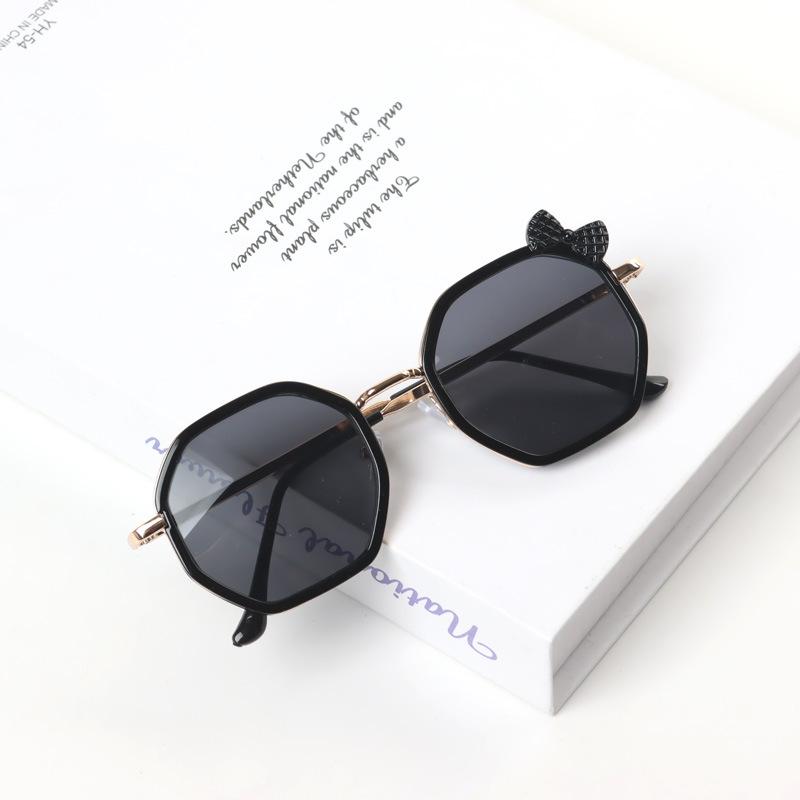 

Adorable Color Block with Bow Decor Candy Large Frame Sunglasses Teens Boys Girls Outdoor Party Vacation Travel Kids Eyewear