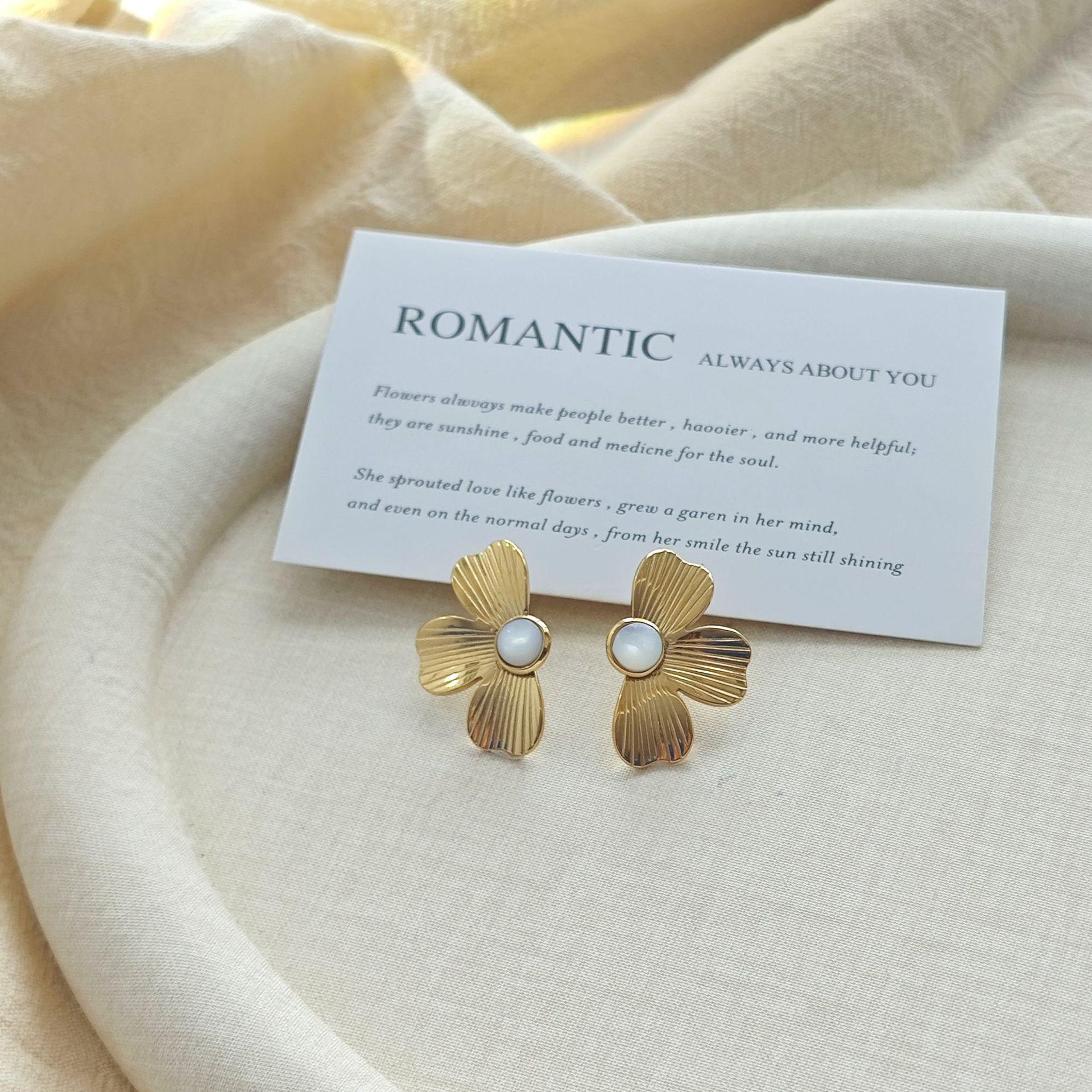 Gold Vertical Stripe Mother-of-Pearl Inlaid Flower Stud Earrings - Elegant French Luxury Fashion.
