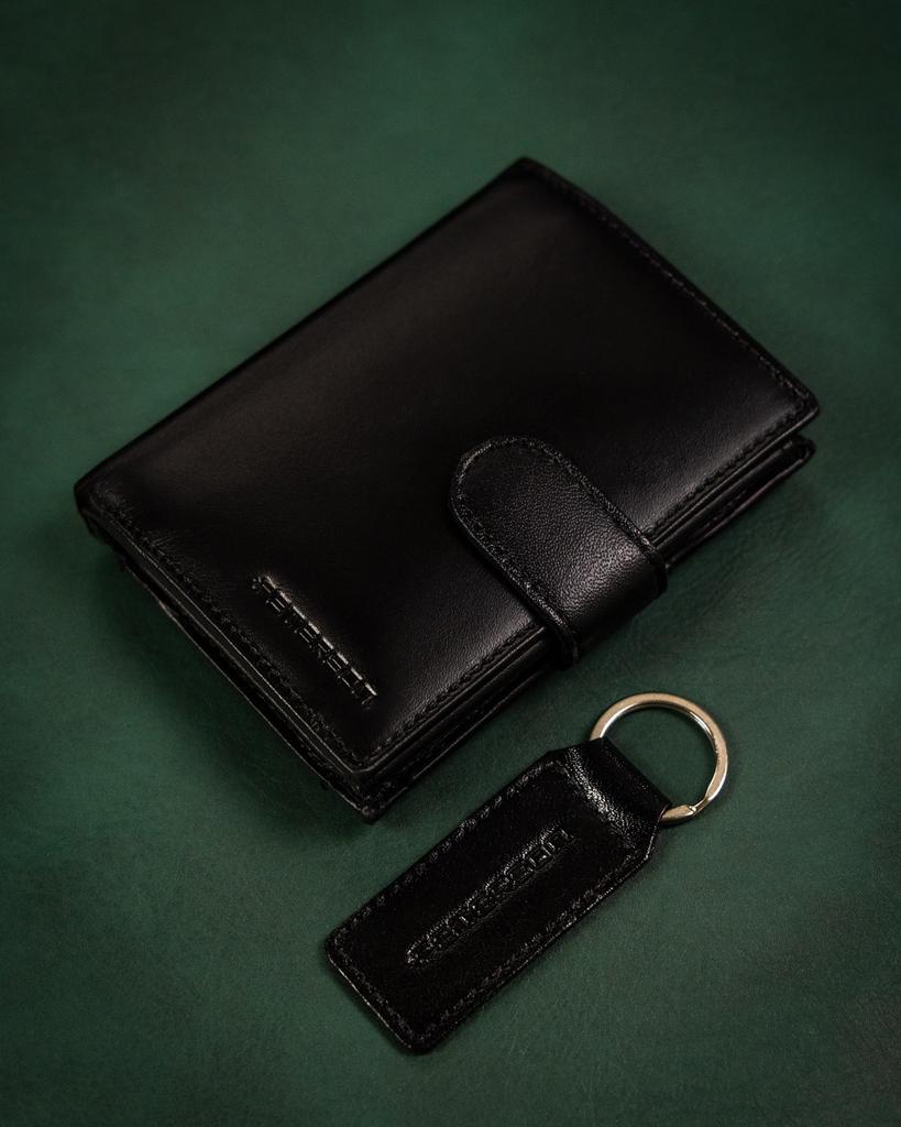Gift Set: Men's Leather Wallet and Keychain - Peterson