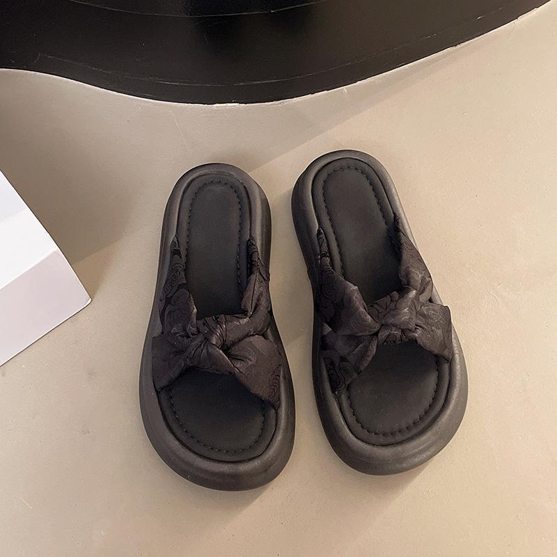 Chinese one-word slippers women's summer wear new platform casual beach sandals fashion versatile sandals