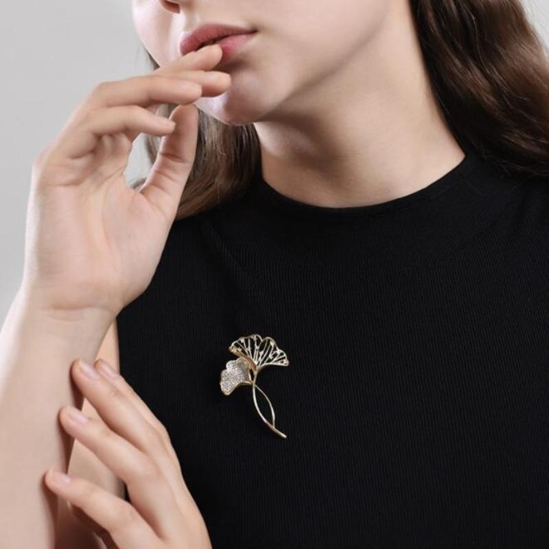 Retro Elegant Ginkgo Leaf Brooches for Women Fashion Rhinestone Flower Plant Lapel Pins Wedding Party Corsage Bijoux De Luxe
