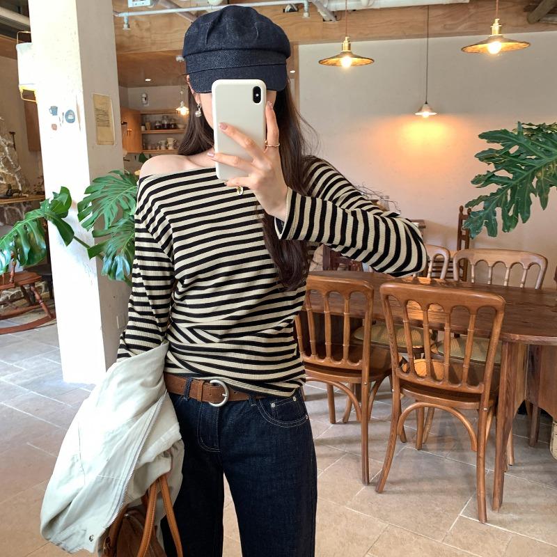 Korean Style Non-contrasting Shirt Unique Striped Slanted Shoulder Long-sleeved T-shirt for Women New Early Autumn Chic Off-shoulder Top