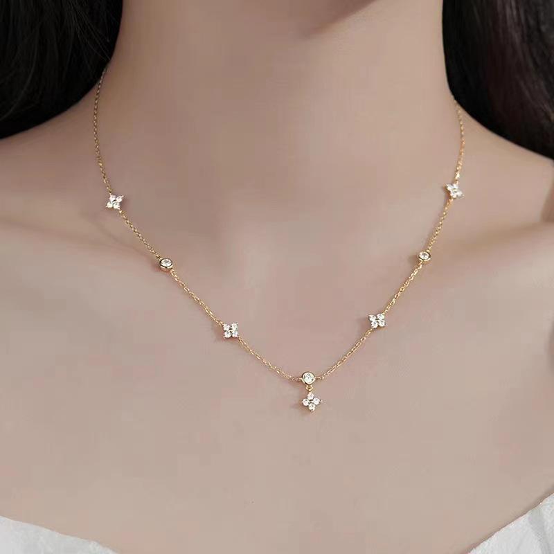 Elegant Four-Leaf Clover Starry Sky Necklace: High-End Light Luxury Jewelry for Women