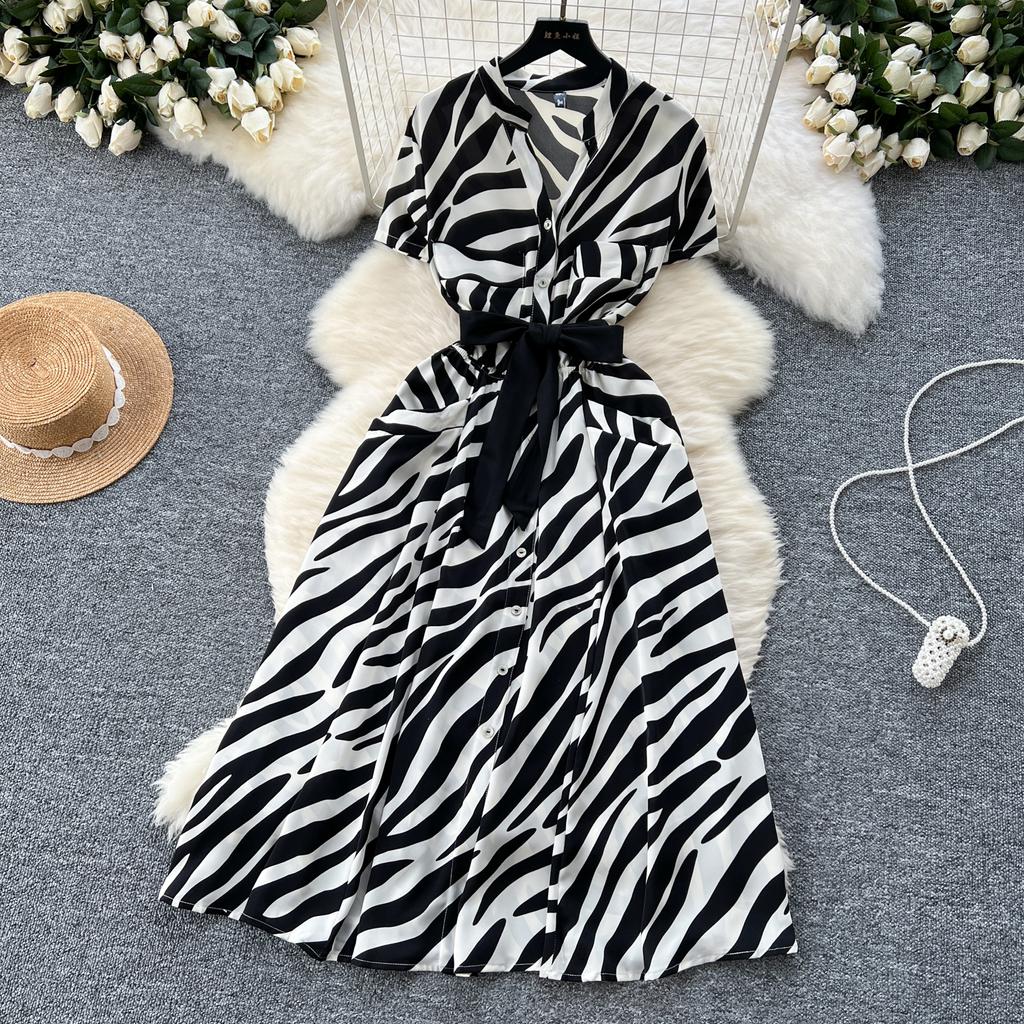 Letní dámské tištěné midi šaty s vintage výstřihem do V, krátkým rukávem a vysokým pasem, áčkové, jednořadé, ležérní šněrovací šaty