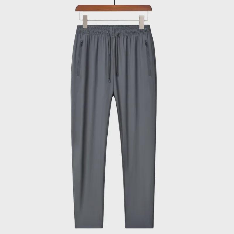 Herrenhose aus Eisseide mit elastischem Bund und Reißverschluss – einfarbig, lässig, sportlich, Neun-Punkt-Länge, Sommerkleidung.