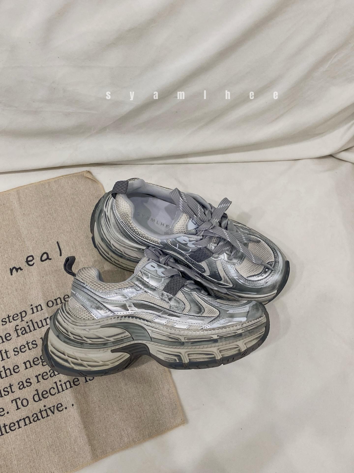 

Сетчатые дышащие серебристые папины кроссовки для девочки 2025 осень новинка на толстой подошве универсальные тонкие супер огонь спортивные повседневные кроссовки 39 серый