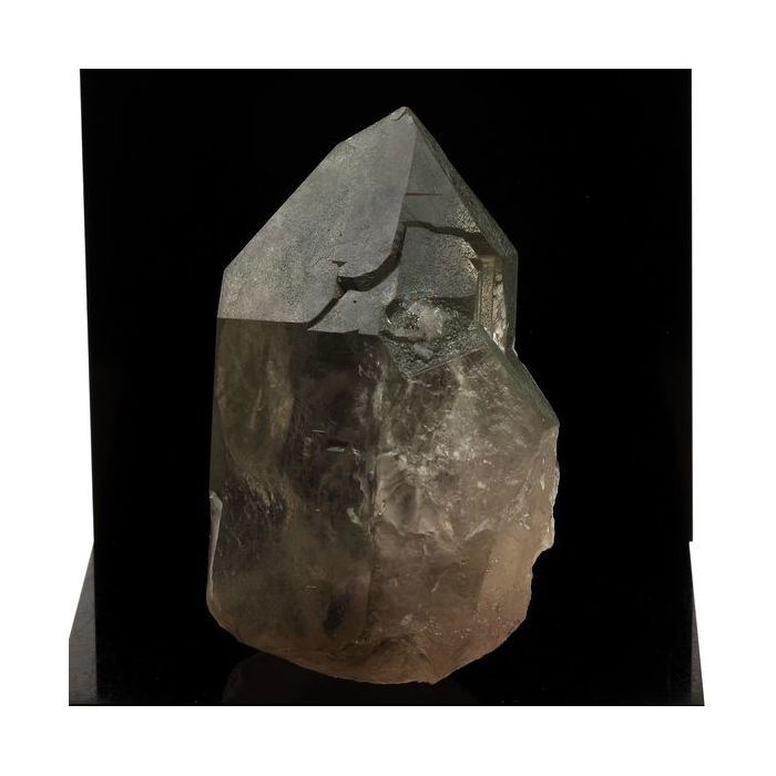 Pierres et Minéraux. Quartz fumé. 1713.0 ct. Massif du Mont-Blanc, Haute-Savoie, France..