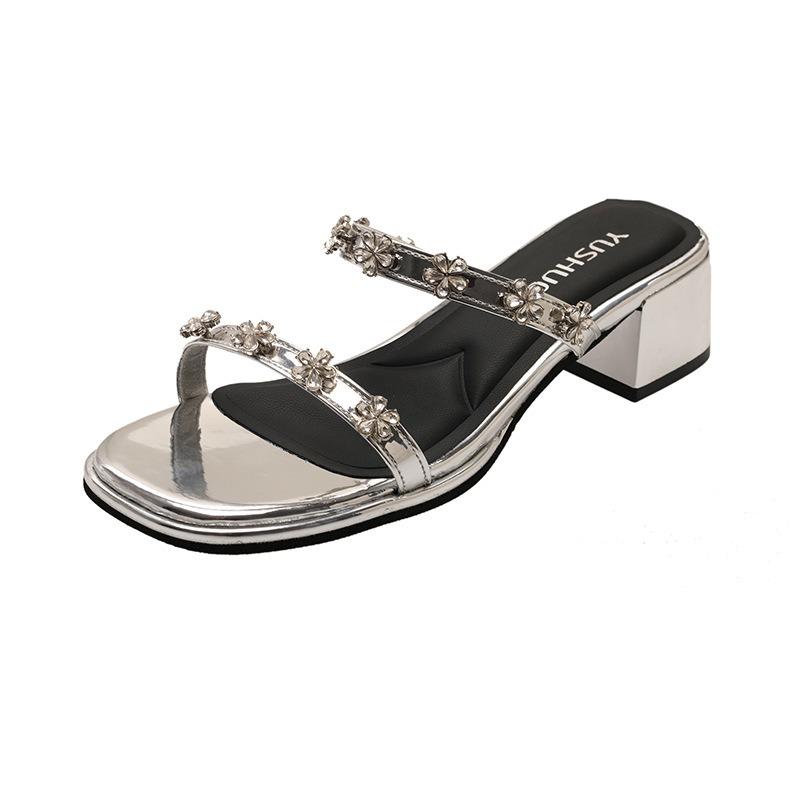 Beautiful temperament cool slippers women's summer wear new popular rhinestone open-toed sandals thick heel one-word drag