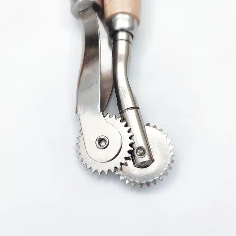 New 1Pcs Stainless Steel Leather Overstitch Wheel Space Paper Perforating Tool Tailor Stitch Marker Gear Roulette Patchwork Tool