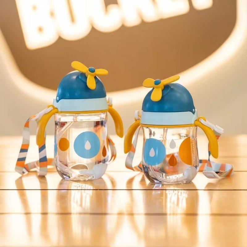 Nieuwe 250/300ml Waterbeker met Tuit Cartoon Draagbaar met Handvat Waterflessen Siliconen Rietje Lekkend Rietje Mooi Flesje Kinderen