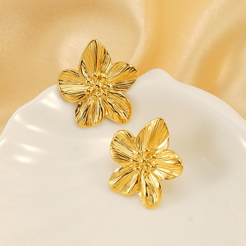 2024 New European & American Fashion 18K Gold Flower Stud Earrings for Women - Geometric Stainless Steel Design