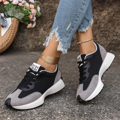 New Lightweight and Large-sized Sports Shoes, Breathable Front Lace-up, Casual and Versatile Running Shoes for Women