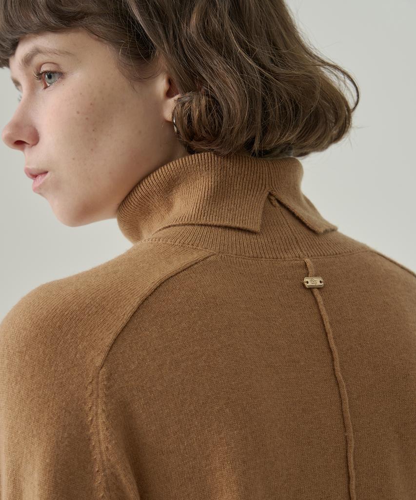 Deuloupisumeon Cashmere Wool Slit Turtleneck Pullover Knit [Camel]