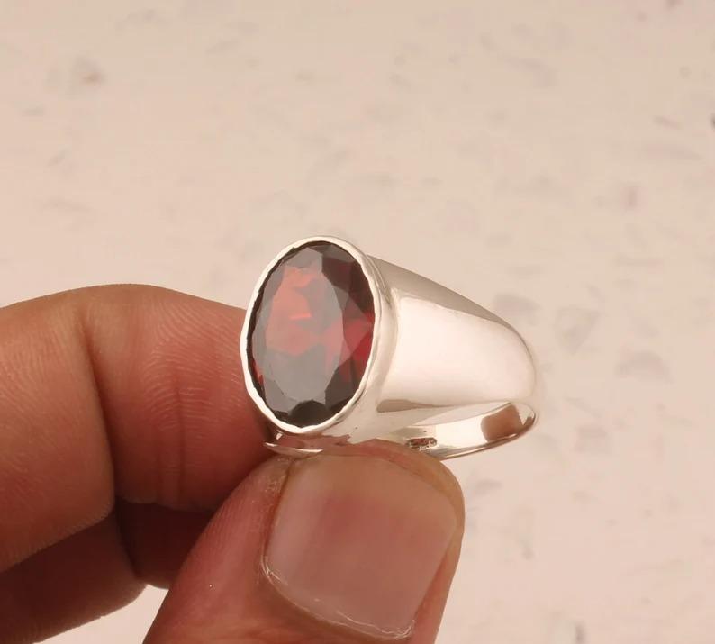 Roter Granat-Edelstein-Ring aus 925er Sterlingsilber, Unisex-Ring, ovaler Ring, Geburtsstein-Geschenk, Halo-Ring, Solitär-Ring